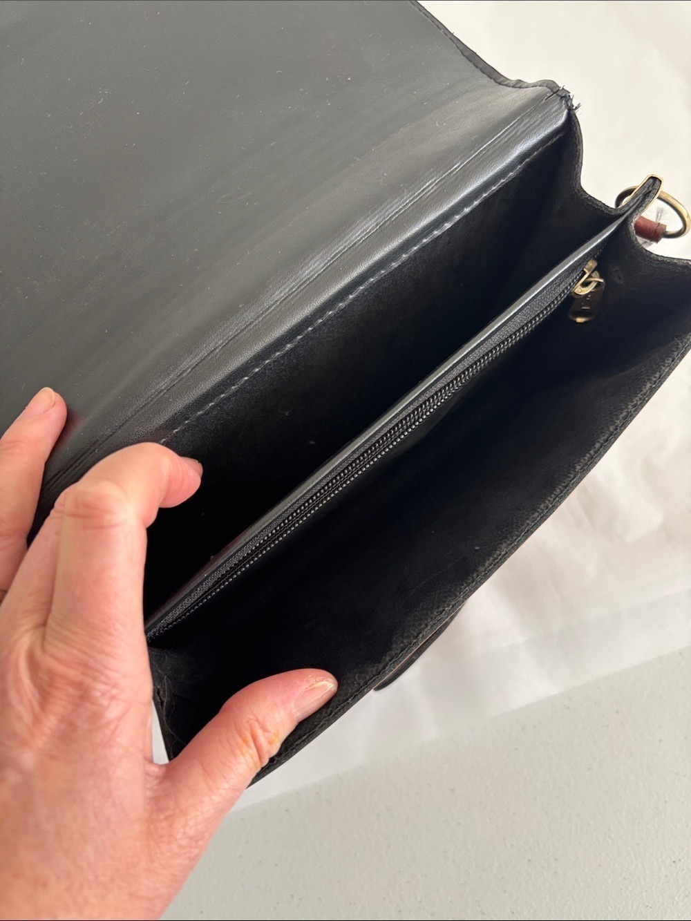 Stunning vintage vegan leather crossbody bag purse turn lock black brown pocket - Picture 13 of 15